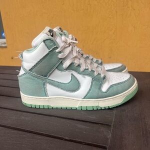 High top Nike Dunk!!! size us 10